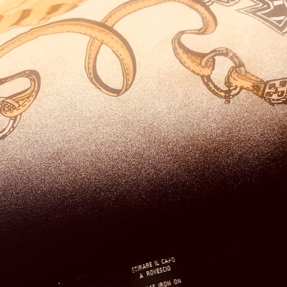 Roberto Cavalli silk scarf 34"square VINTAGE NWOT - Picture 4 of 5